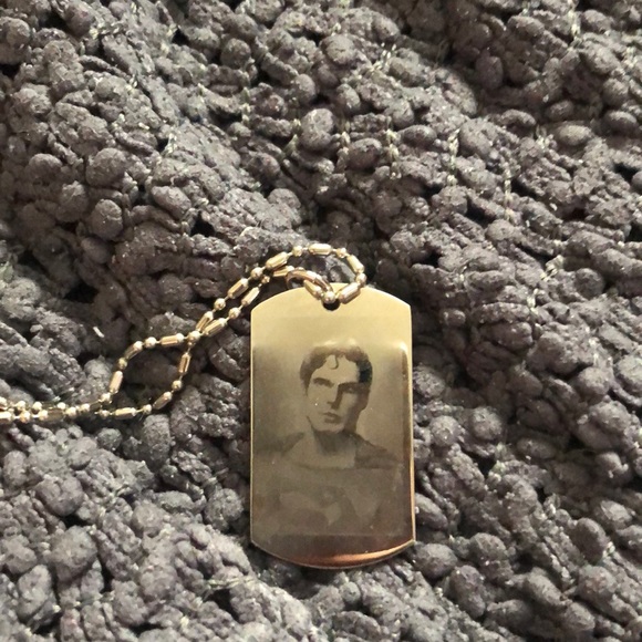 3/$15 Superman Chain - Picture 2 of 4